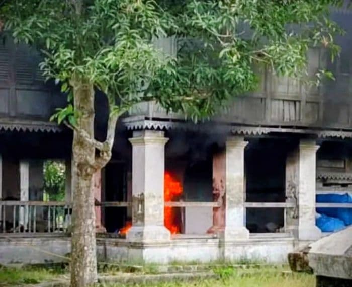 istana_niat_lima_laras_batu_bara_kembali_terbakar