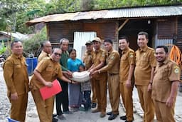 pemerintah_kabupaten_samosir_bantu_korban_kebakaran_di_kecamatan_palipi