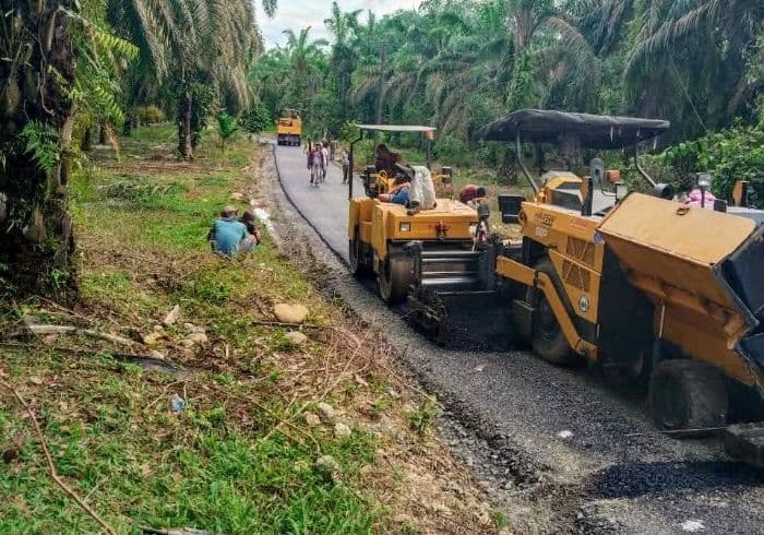 sepanjang_310_meter_jalan_desa_musam_pembangunan_dihotmix_pemkab_langkat