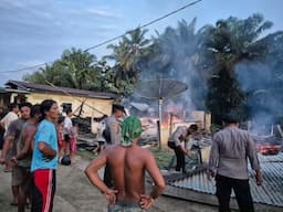 tiga_rumah_terbakar_di_manduamas_kerugian_capai_rp450_juta