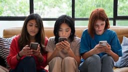 warga_indonesia_habiskan_7_jam_online_per_hari_ini_7_cara_atasi_kecanduan_gadget