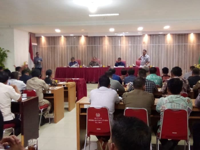 bupati_dan_wakil_bupati_taput_terpilih_hadiri_rapat_koordinasi_dengan_pimpinan_opd