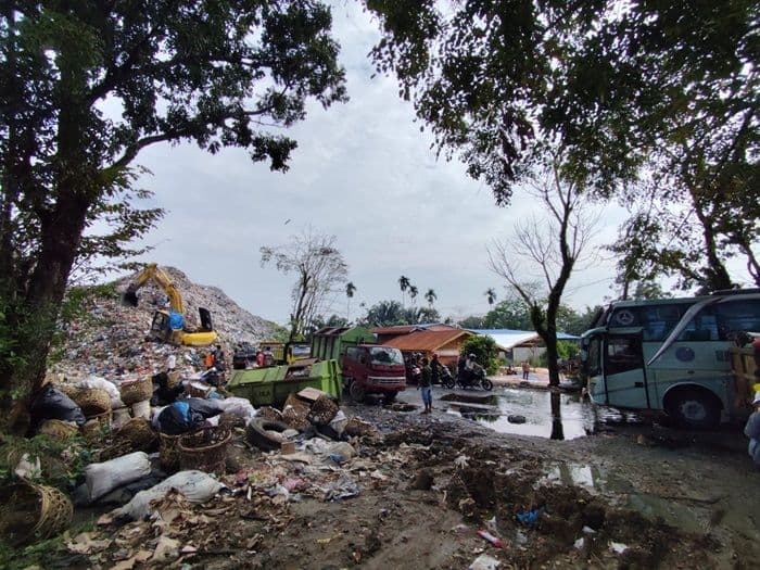 ekskavator_rusak_jalanan_macet_dan_bangunan_baru_di_tpa_siantar