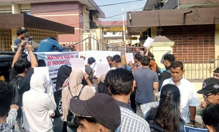 tuding_erika_siringoringo_dikriminalisasi_mahasiswa_geruduk_polrestabes_medan