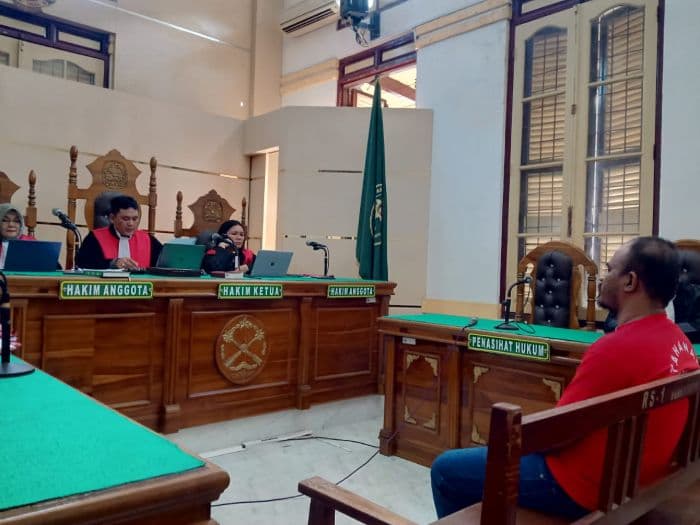 hakim_tinggi_pangkas_vonis_terdakwa_kasus_500_butir_pil_ekstasi_jadi_11_tahun_penjara_