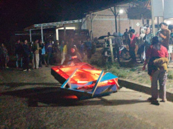 mesin_judi_tembak_ikan_di_karo_dibakar_emakemak