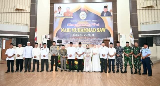 pemkab_tapteng_peringati_isra_miraj_1446_h_ini_pesan_sugeng_sebelum_berakhir_sebagai_pj_bupati