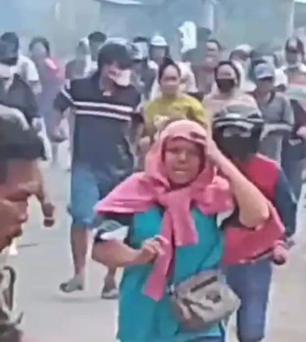 rebutan_posko_dua_kelompok_masyarakat_ricuh_di_kawasan_selambo