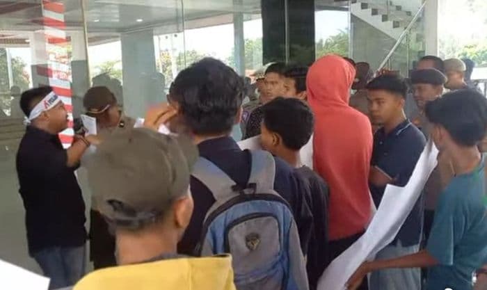 rapat_paripurna_perubahan_penetapan_calon_ketua_dprd_binjai_tuai_protes