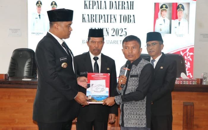 serah_terima_jabatan_effendi_apresiasi_kinerja_bupati_toba_sebelumnya