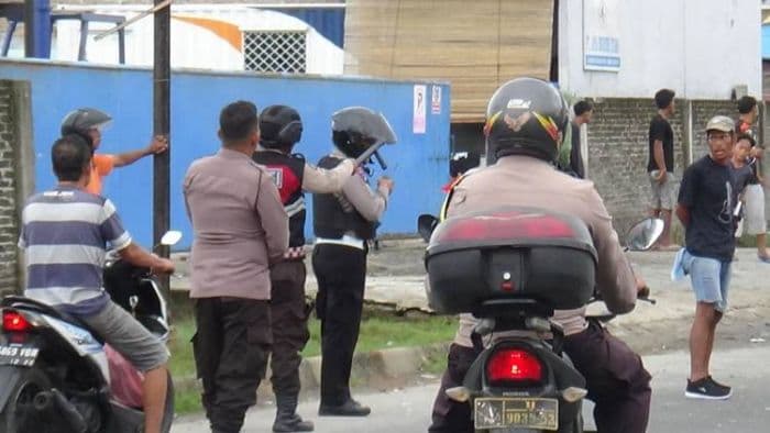 lerai_pertikaian_warga_kepling_di_belawan_terkapar_dipukul_balok