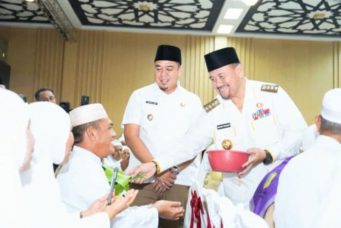 bupati_bekali_275_calon_haji_makanan_khas_batu_bara