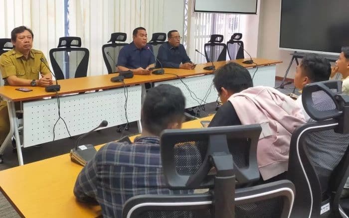 dilarang_salat_jumat_di_masjid_disdik_sumut_mahasiswa_lapor_ke_dewan