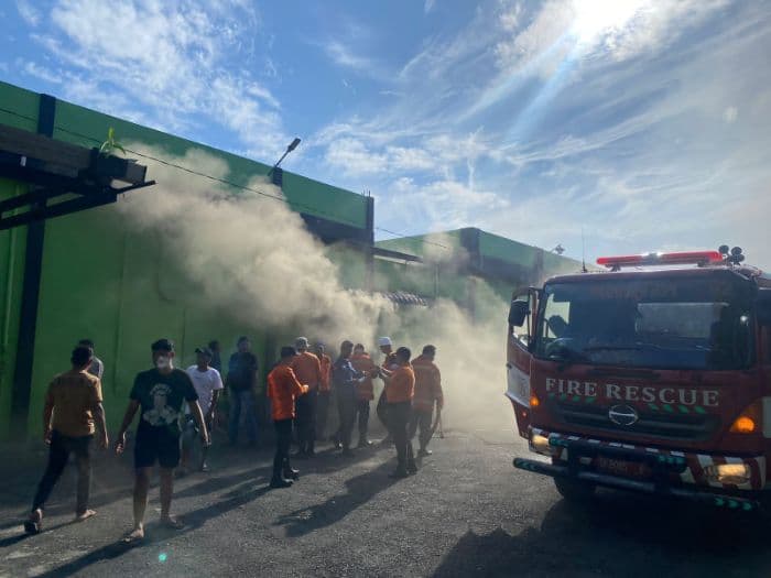 korsleting_diduga_picu_kebakaran_di_cafe_duku_indah_kutalimbaru