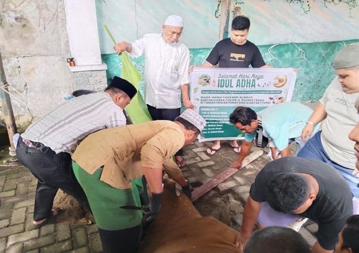keluarga_rahmat_shah_salurkan_hewan_kurban_ke_20_titik_di_pematangsiantar