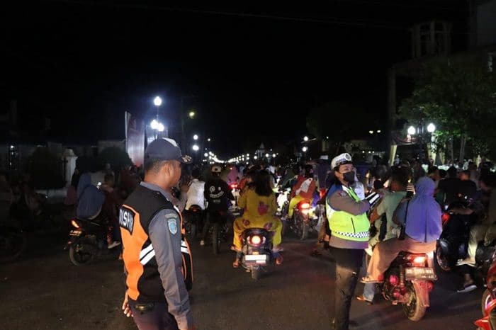 polres_tapteng_kerahkan_83_personel_amankan_pawai_takbiran_idul_adha_1446_h