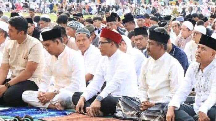 salat_iduladha_1446_h_di_binjai_khusyuk_simak_khutbah_prof_dr_h_zainal_arifin