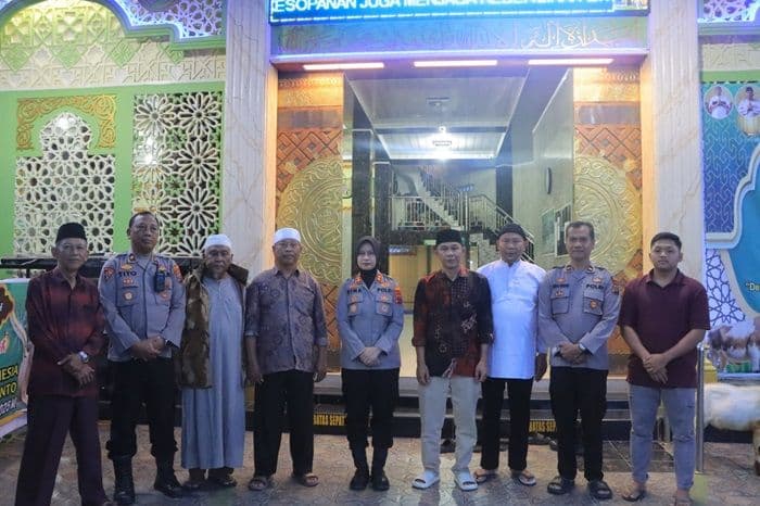 sholat_iduladha_1446_h_di_samosir_aman_polisi_kerahkan_pengamanan_maksimal