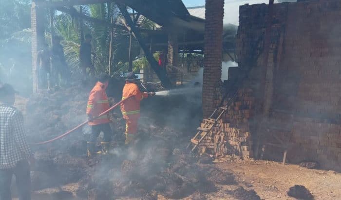 tempat_pembuatan_batu_bata_di_langkat_terbakar_dapur_produksi_ludes