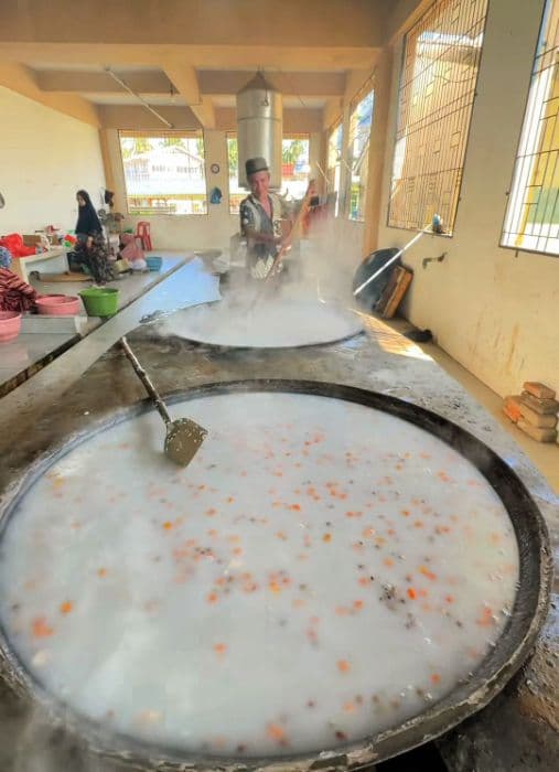 tradisi_memasak_bubur_asyuro_di_kampung_religi_besilam_babussalam_langkat