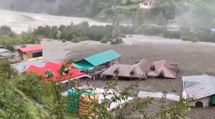 empat_orang_tewas_dalam_banjir_bandang_uttarakhand_india