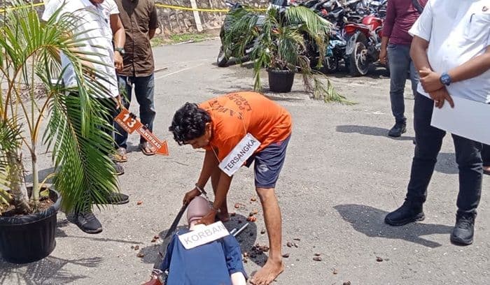 rekonstruksi_kasus_pembunuhan_di_silangkitang_tersangka_scater_peragakan_22_adegan