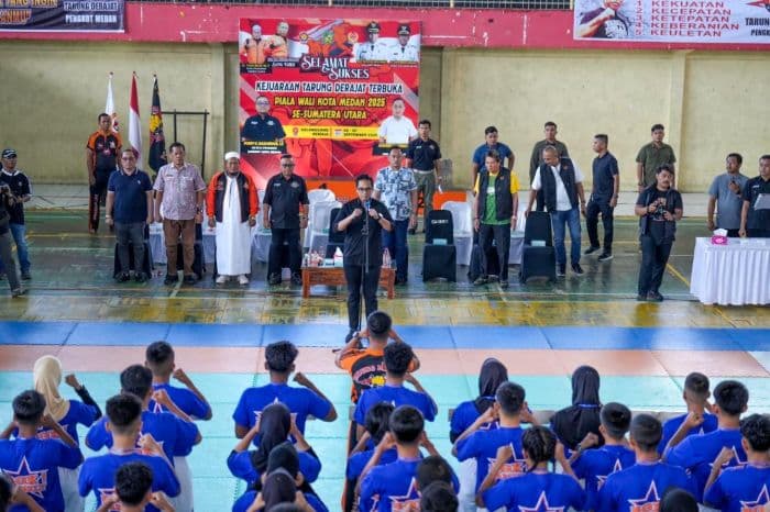 wali_kota_medan_dukung_tarung_derajat_120_atlet_bertanding_di_piala_wali_kota_2025