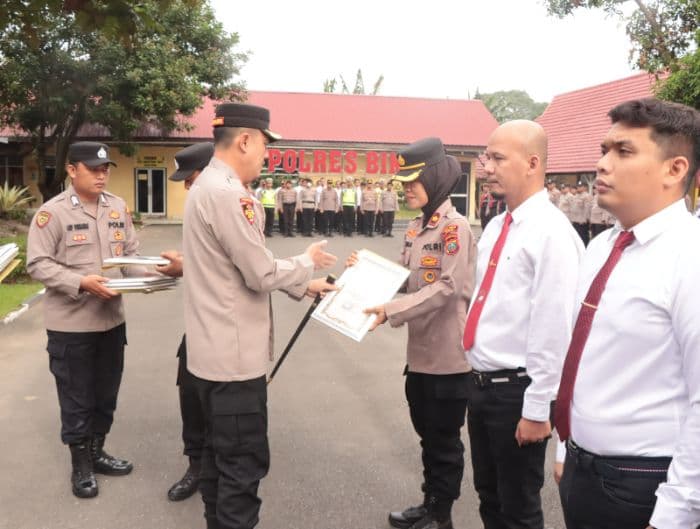 26_personel_polres_binjai_terima_penghargaan