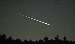 fenomena_bola_api_di_langit_cirebon_gegerkan_warga_brin_ungkap_fakta_meteor_jatuh_di_indonesia