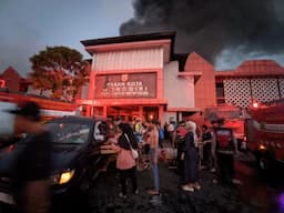 kebakaran_hebat_melanda_pasar_kota_wonogiri