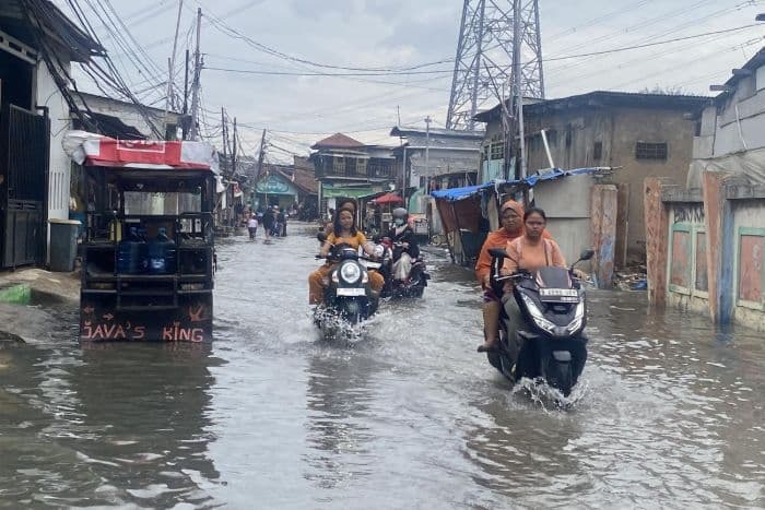 antisipasi_banjir_rob_pemprov_dki_siagakan_pasukan_biru_dan_560_pompa_di_pesisir_jakarta
