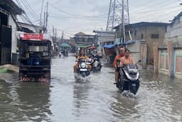 antisipasi_banjir_rob_pemprov_dki_siagakan_pasukan_biru_dan_560_pompa_di_pesisir_jakarta