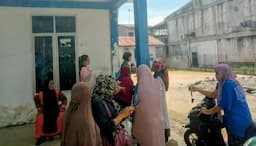 emakemak_geruduk_pdam_tirta_tanjung_protes_krisis_air_dua_bulan