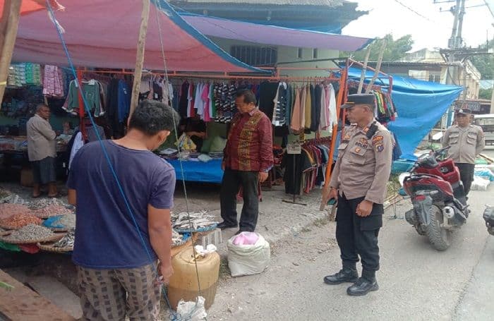 forkopimcam_silaen_tertibkan_pasar_tumpah_cegah_kemacetan_dan_kawasan_kumuh