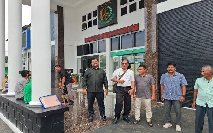 korban_pencurian_di_stm_hilir_malah_jadi_tersangka_warga_geruduk_kejari_deli_serdang