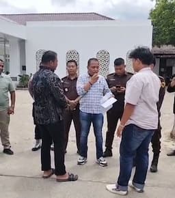 mahasiswa_di_palas_desak_kejari_periksa_kades_hutaimbaru_kecamatan_sosa_