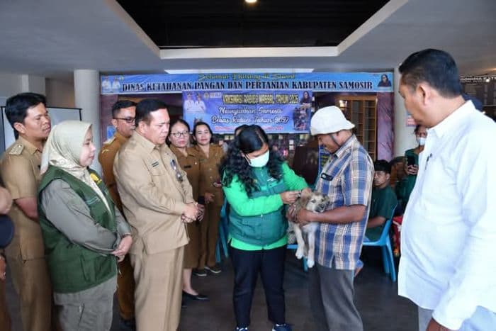 pemkab_samosir_gencarkan_vaksinasi_massal_menuju_bebas_rabies_2027