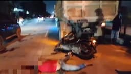pengendara_sepeda_motor_tabrak_truk_berhenti_di_jalan_cemara_satu_tewas