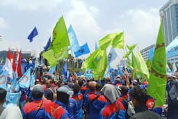 ratusan_buruh_akan_demo_di_dpr_pagi_ini_berikut_tuntutannya