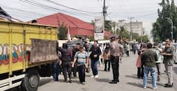 warga_bandar_tengah_geruduk_polres_tebing_tinggi_protes_penanganan_kasus_pencurian