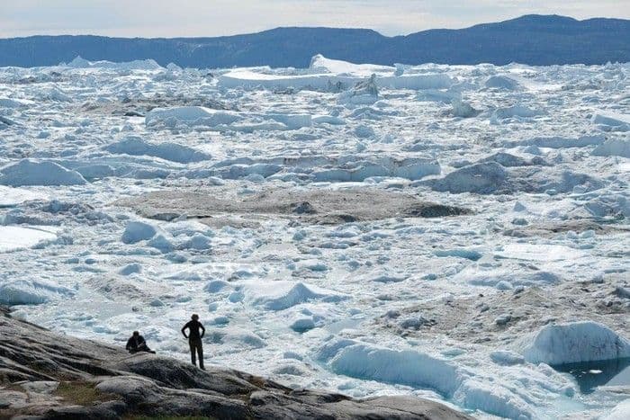 dampak_krisis_iklim_lapisan_es_greenland_retak_lebih_cepat