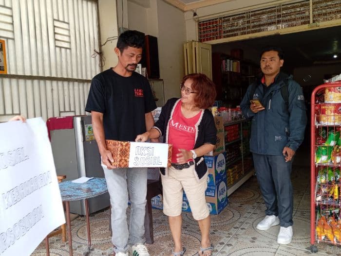 korban_kebakaran_di_parsoburan_dapat_bantuan_dari_warga_ajibata