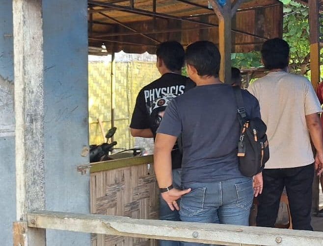 polisi_datangi_lokasi_judi_mesin_ketangkasan_yang_sudah_tutup_di_tanah_jawa