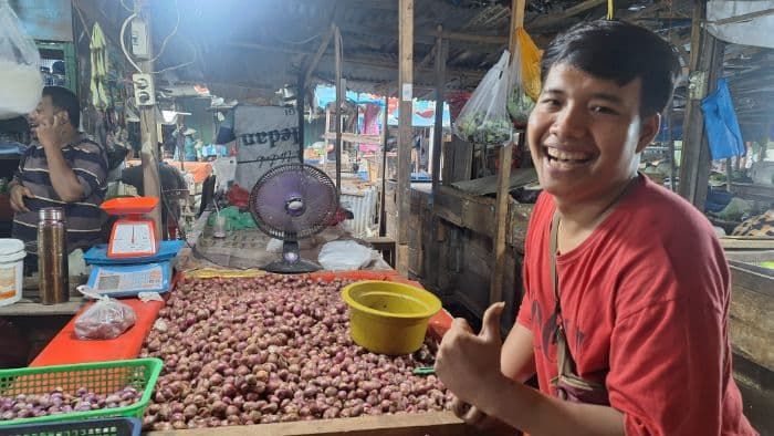 seminggu_ramadan_harga_bawang_merah_naik_di_kota_medan