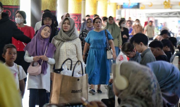 21282_penumpang_tiba_di_stasiun_ka_medan_selama_arus_balik_lebaran_