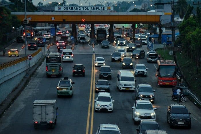 arus_balik_6_april_tercatat_74138_kendaraan_melintasi_jalan_tol_di_sumut