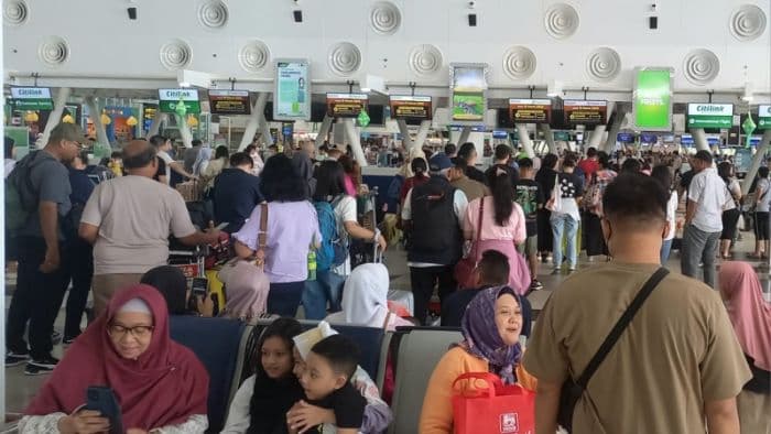 arus_balik_lebaran_2025_bandara_kualanamu_masih_dipadati_penumpang