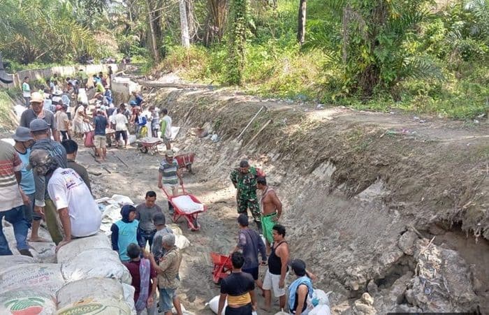 bpbd_simalungun_kaji_perbaikan_saluran_irigasi_jebol_di_hutabayu_raja