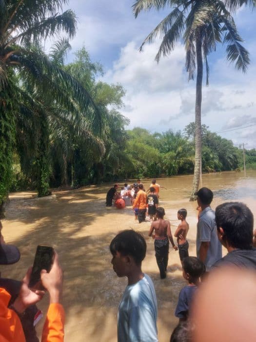 jalan_nagasaribusihoda_hoda_paluta_terendam_banjir