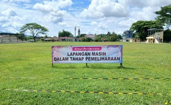 lapangan_farel_pasaribu_belum_bisa_digunakan_padahal_seng_penutup_sudah_dibuka